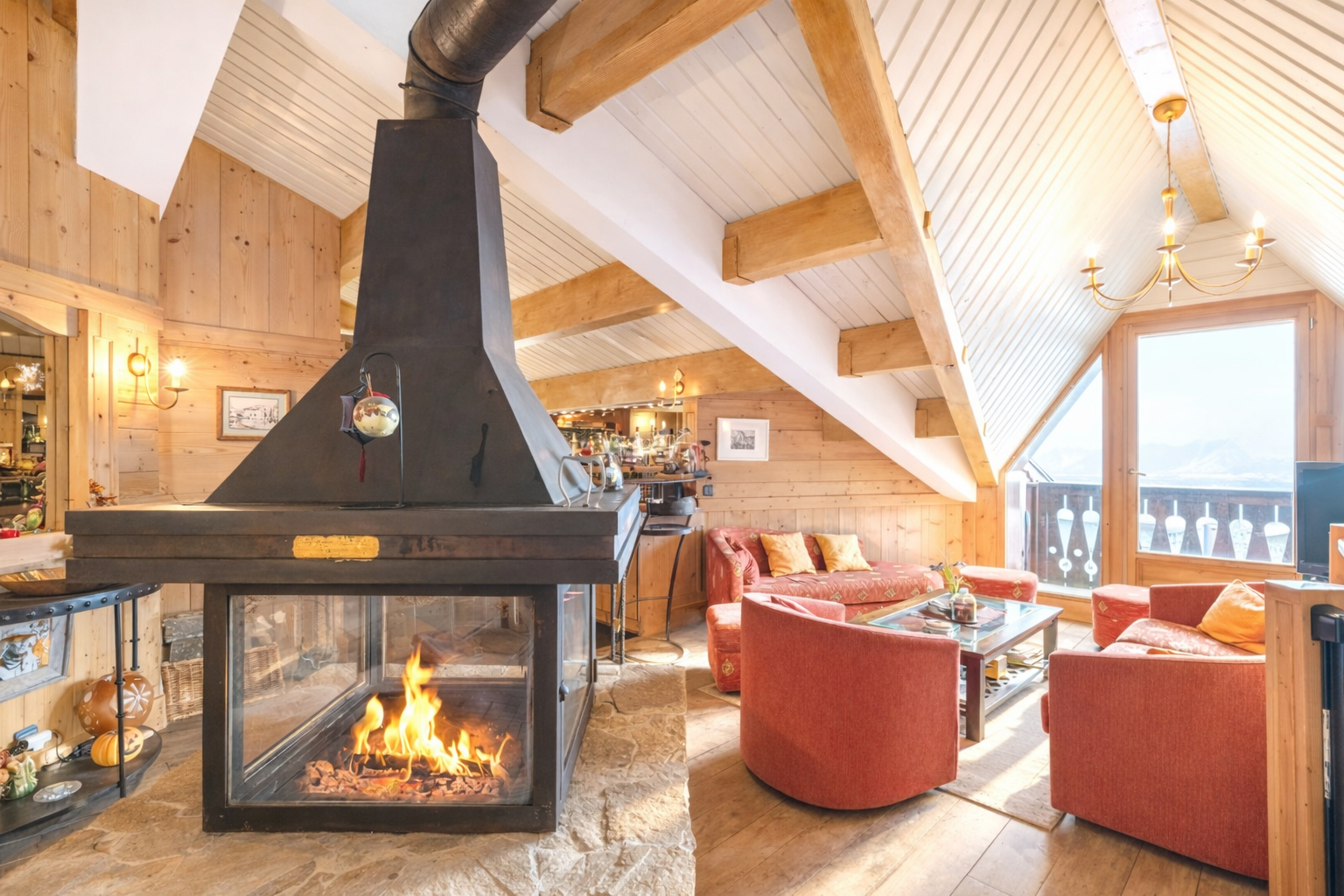 Val Thorens, Les 3 Vallées apartment for sale - Val Thorens | Rare 5-Bedroom Ski-In/Ski-Out Duplex with Panoramic Mountain Views - gallery image 2