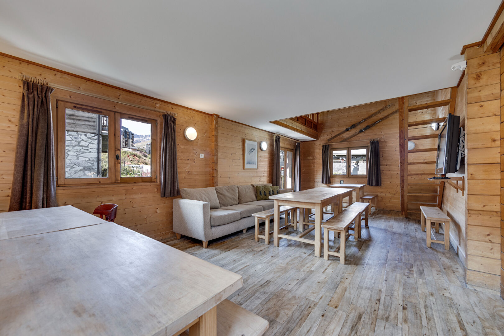 Tignes, Espace Killy chalet for sale - Tignes | Exceptional 13-Bedroom Ski-In/Ski-Out Chalet - gallery image 2