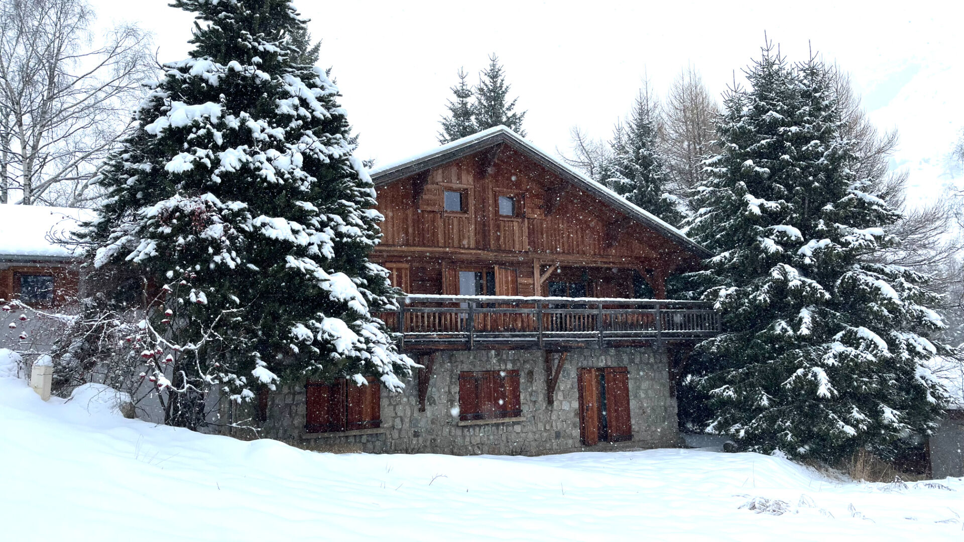 les Deux Alpes, Les 2 Alpes chalet for sale - les Deux Alpes | Rare 7-Bedroom Chalet with Mountain Views