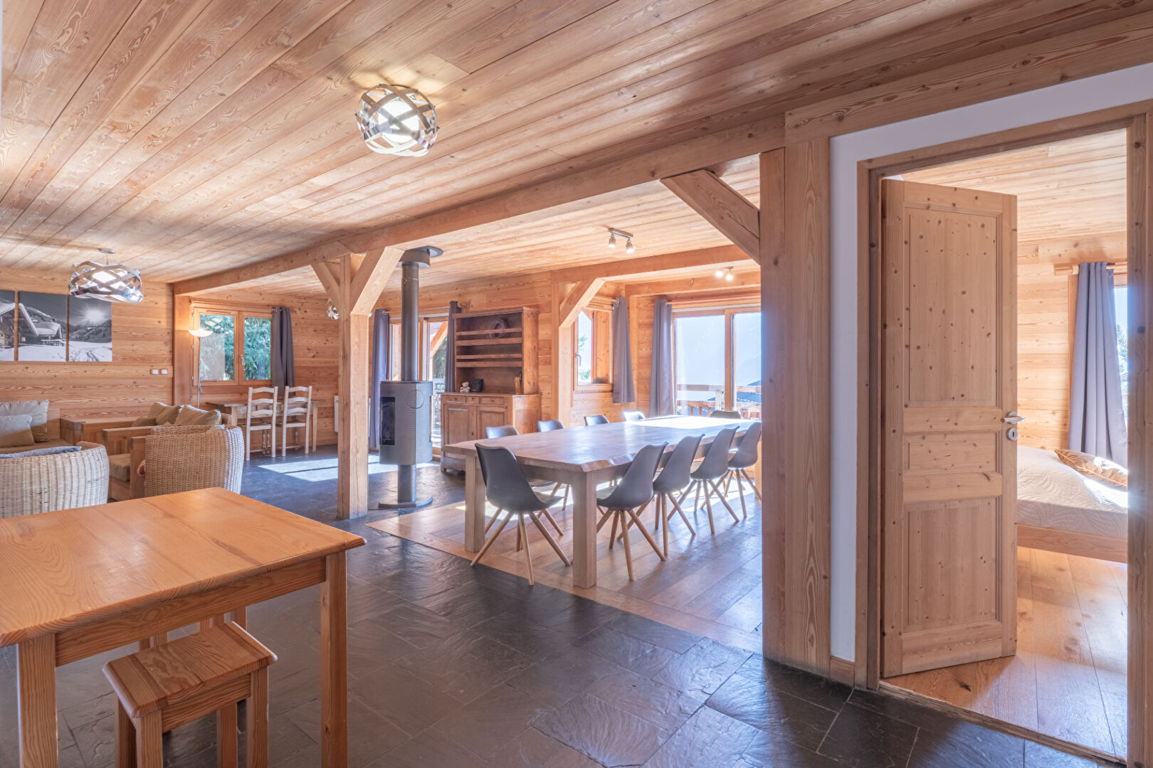 les Deux Alpes, Les 2 Alpes chalet for sale - les Deux Alpes | Rare 7-Bedroom Chalet with Mountain Views - gallery image 2