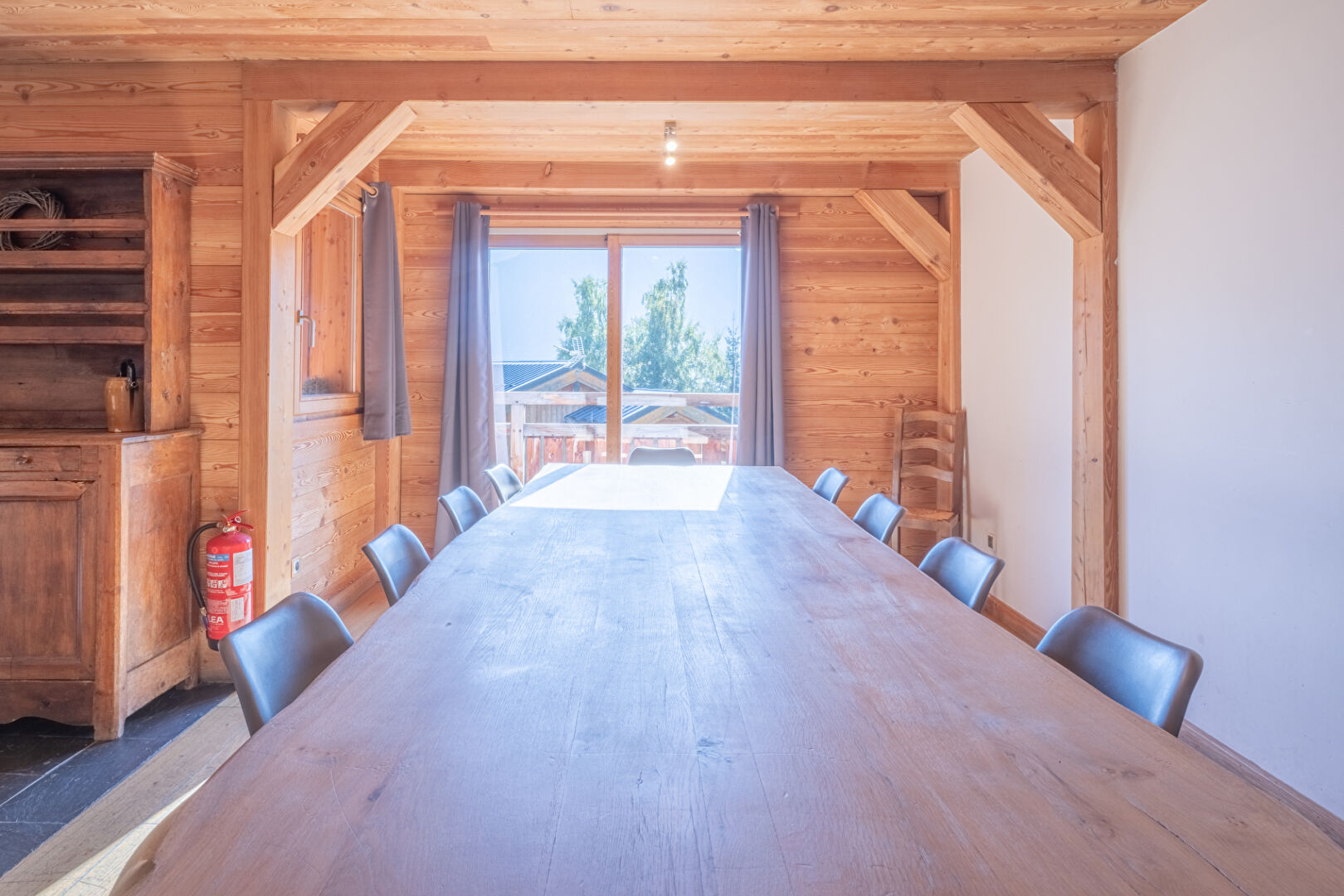 les Deux Alpes, Les 2 Alpes chalet for sale - les Deux Alpes | Rare 7-Bedroom Chalet with Mountain Views - gallery image 3