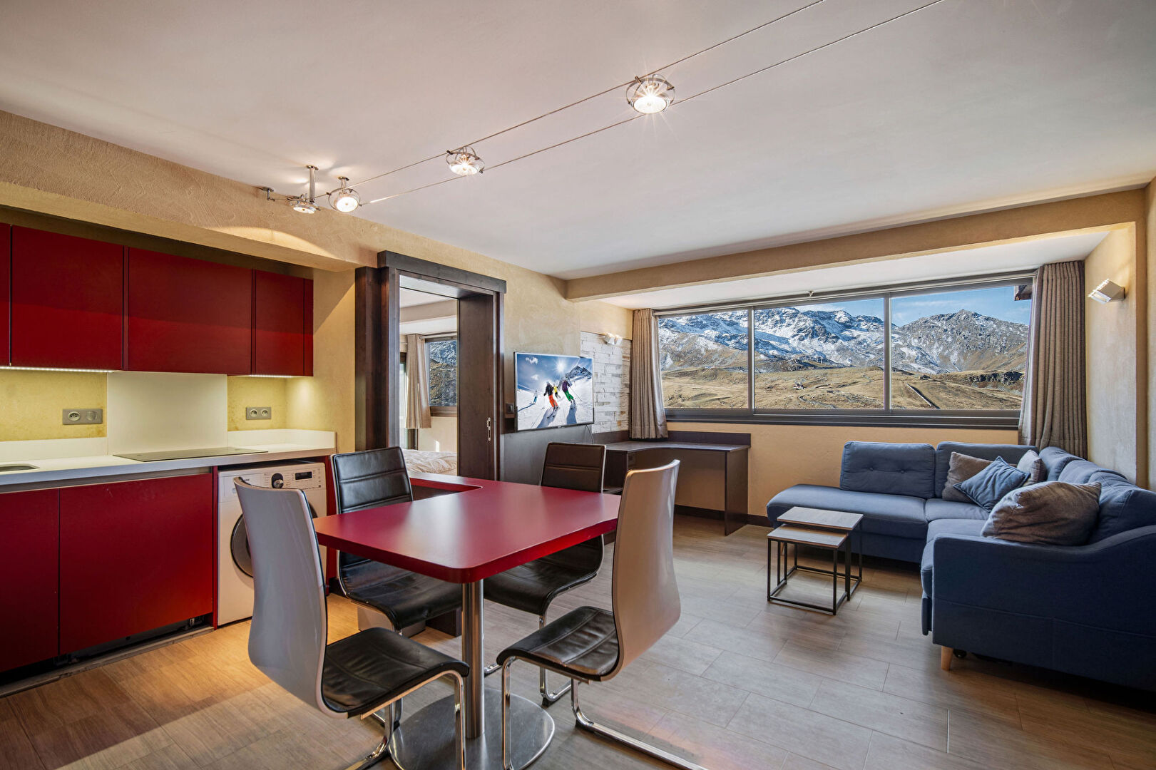 Val Thorens, Les 3 Vallées apartment for sale - Val Thorens | Exceptional 3-Bedroom Apartment with Mountain Views - gallery image 2