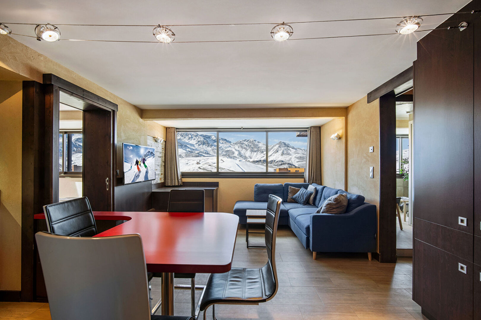 Val Thorens, Les 3 Vallées apartment for sale - Val Thorens | Exceptional 3-Bedroom Apartment with Mountain Views - gallery image 3