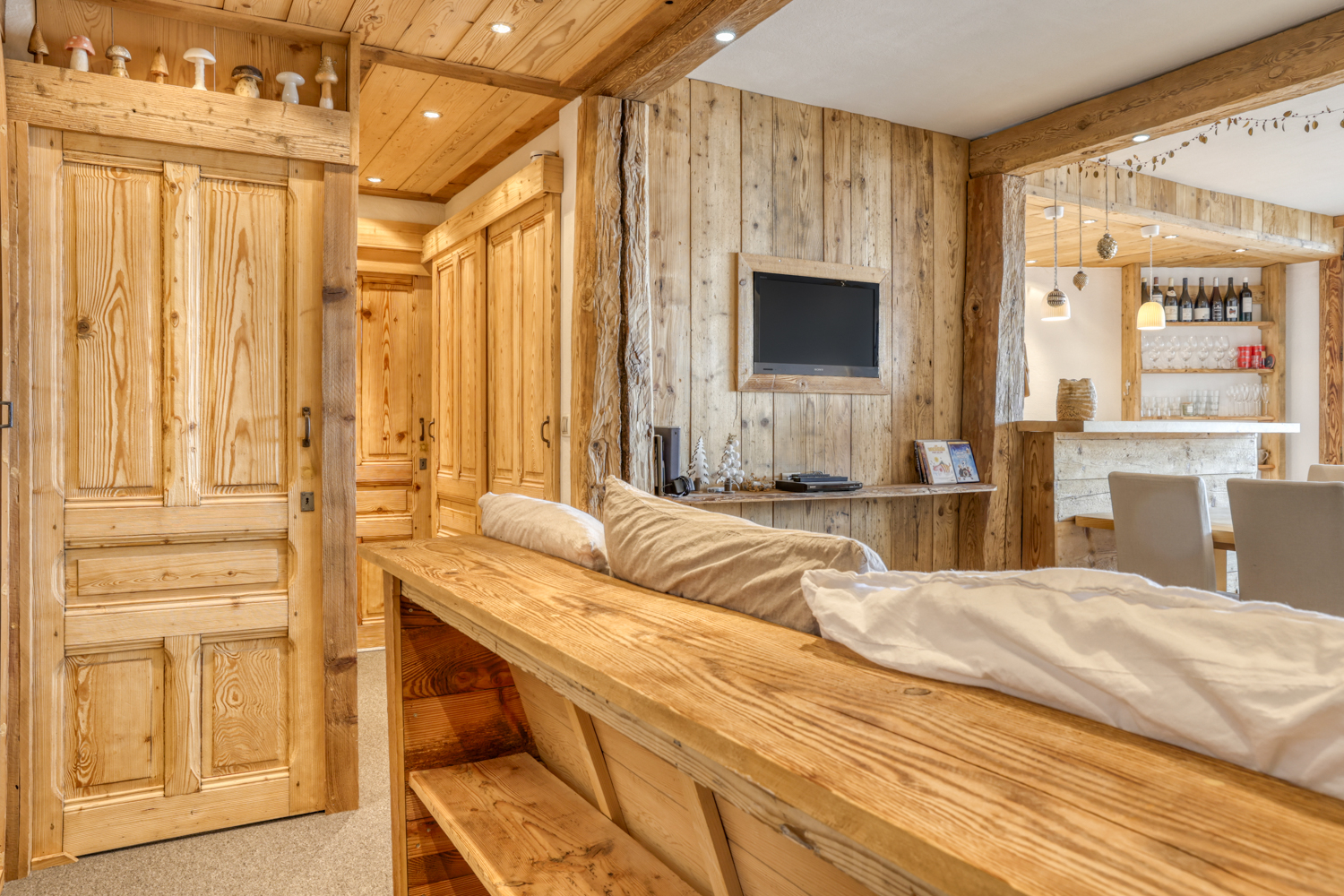 Val Thorens, Les 3 Vallées apartment for sale - Val Thorens | Exceptional 2-Bedroom Apartment with South-facing Balcony - gallery image 3