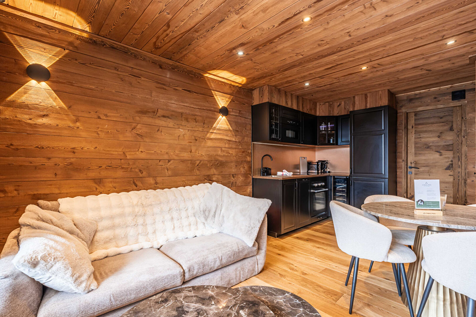 Val Thorens, Les 3 Vallées apartment for sale - Val Thorens | Exceptional 2-Bedroom Apartment - gallery image 2