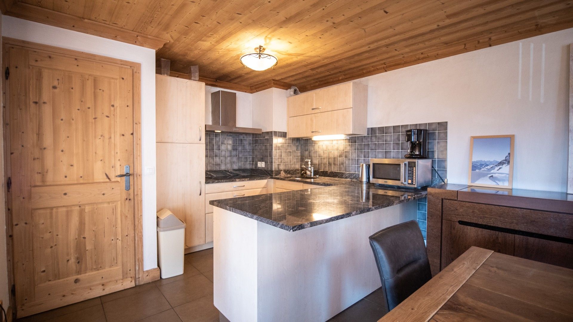 Val Thorens, Les 3 Vallées apartment for sale - Val Thorens | 5-Bedroom Ski-In/Ski-Out Apartment - gallery image 3