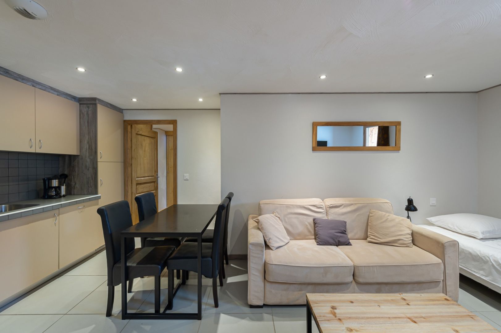 Val Thorens, Les 3 Vallées apartment for sale - Val Thorens | 1-Bedroom Ski-In/Ski-Out Apartment - gallery image 3