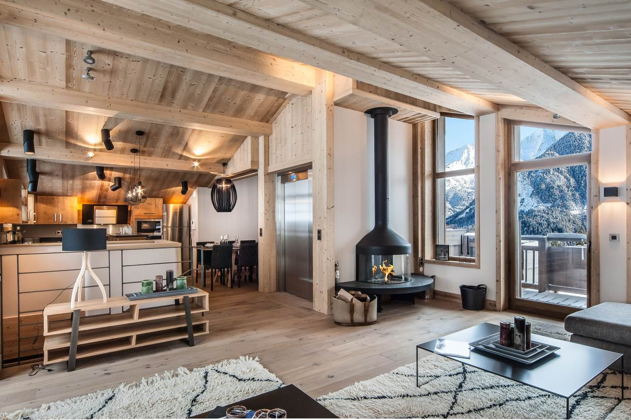 Courchevel, Les 3 Vallées chalet for sale - Courchevel | Exceptional 5-Bedroom Chalet with North-east-facing Balcony - gallery image 2