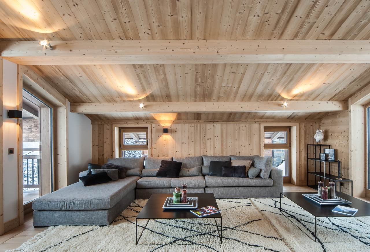 Courchevel, Les 3 Vallées chalet for sale - Courchevel | Exceptional 5-Bedroom Chalet with North-east-facing Balcony - gallery image 3