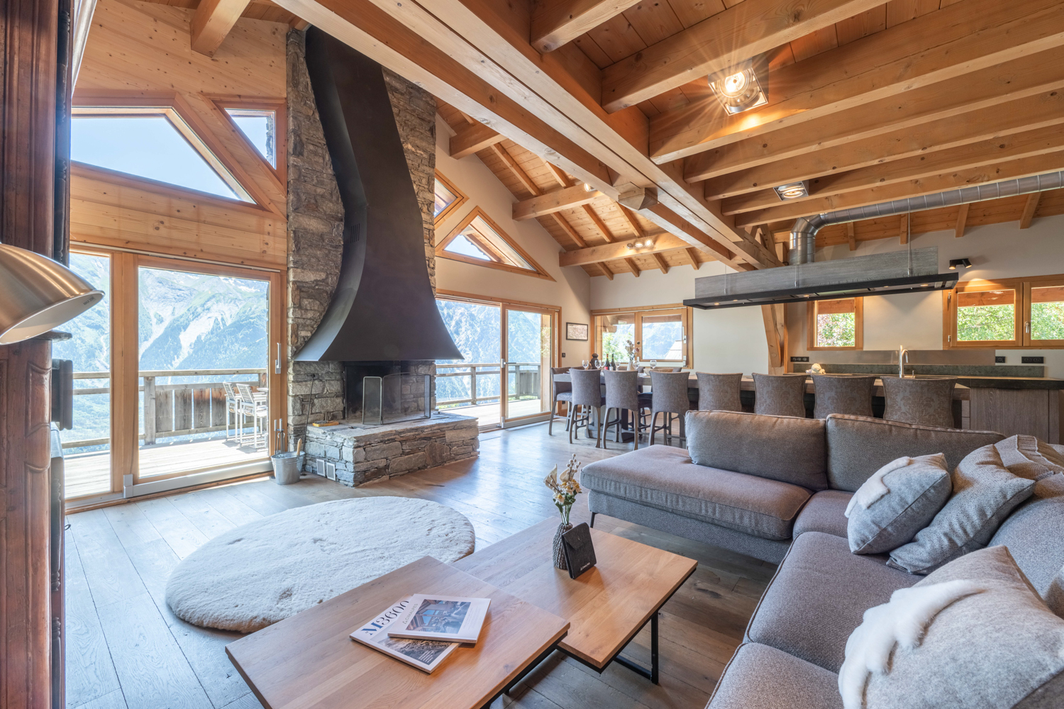 les Deux Alpes, Les 2 Alpes chalet for sale - les Deux Alpes | Rare 8-Bedroom Chalet with Mountain Views