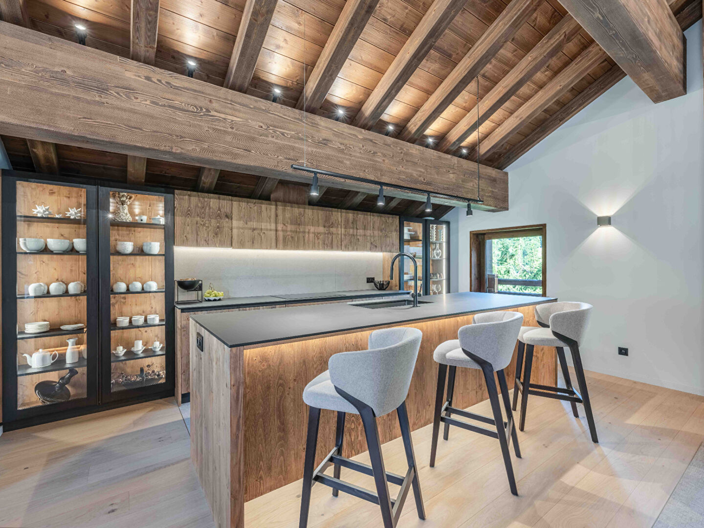 Meribel les Allues, Les 3 Vallées chalet for sale - Meribel les Allues | Premium 5-Bedroom Chalet with Hammam - gallery image 3