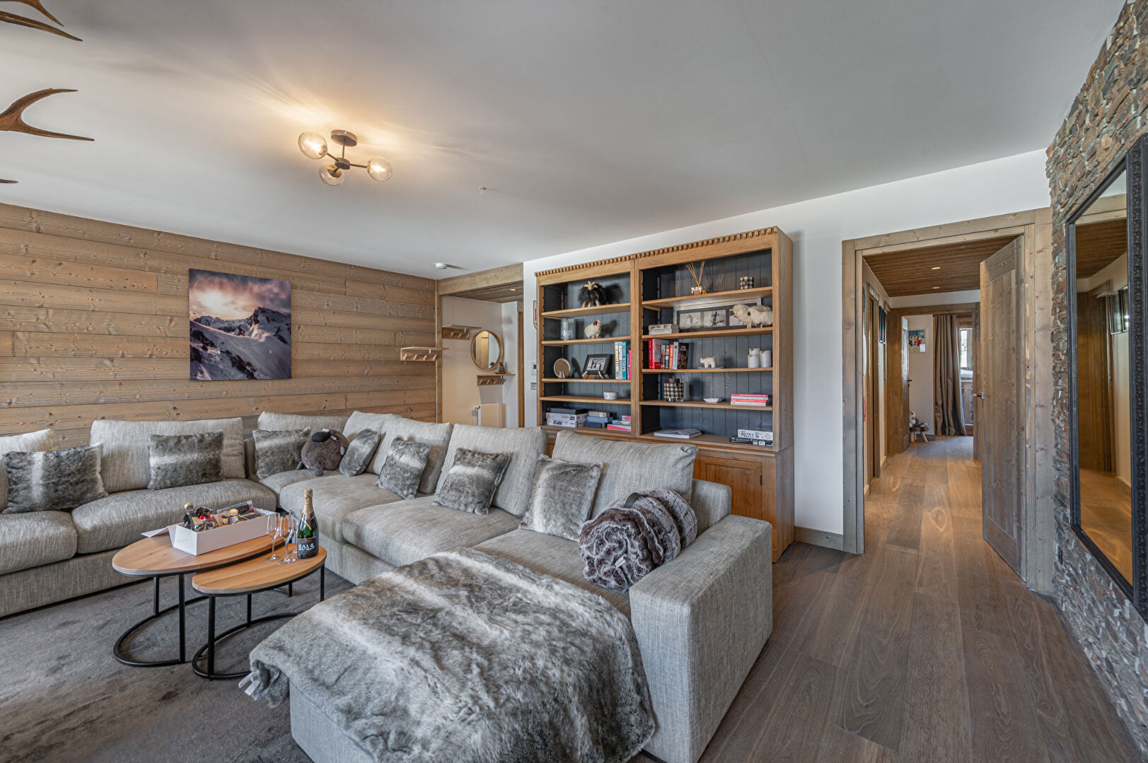 Meribel les Allues, Les 3 Vallées apartment for sale - Meribel les Allues | 3-Bedroom Apartment with West-facing Balcony - gallery image 2