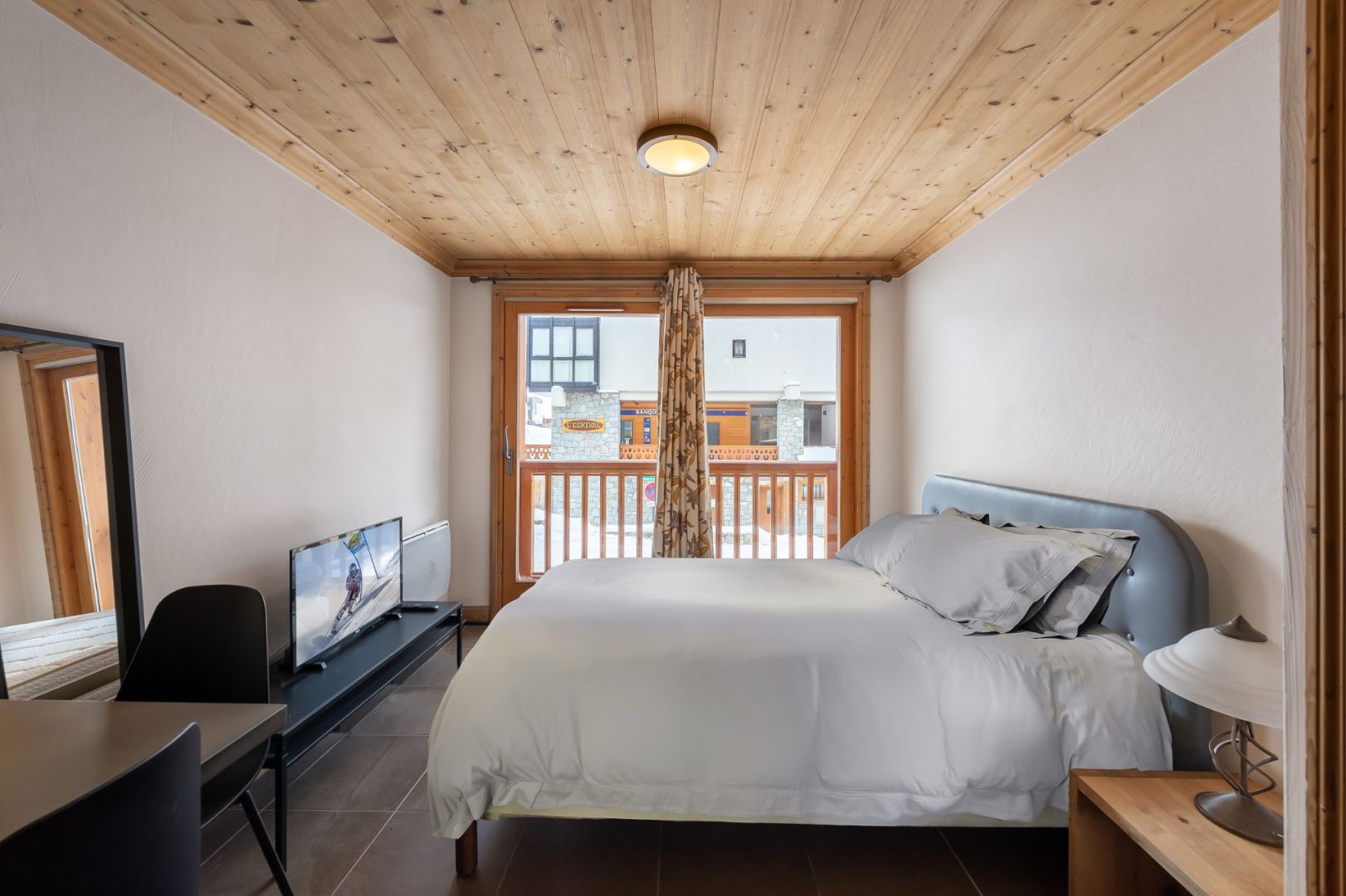Val Thorens, Les 3 Vallées apartment for sale - Val Thorens | Ski-In/Ski-Out Apartment - gallery image 2