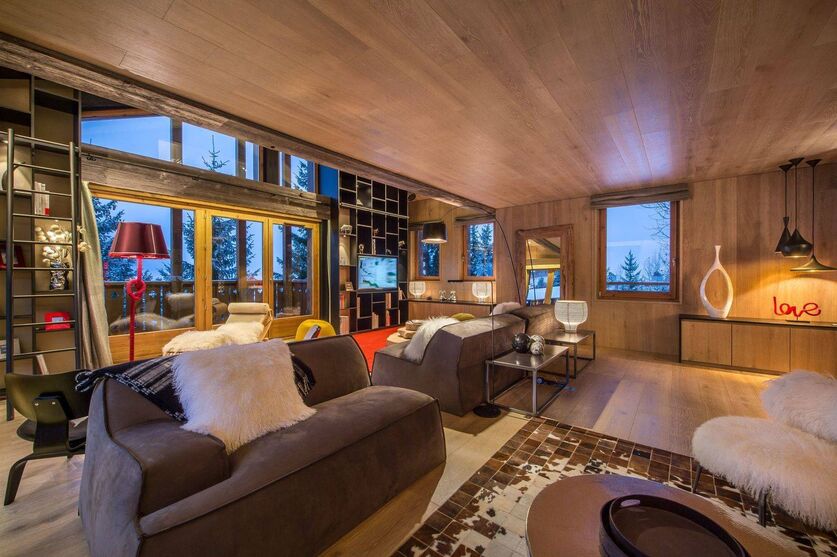 Courchevel, Les 3 Vallées chalet for sale - Courchevel | Exceptional 5-Bedroom Chalet with South-west-facing Balcony - gallery image 2