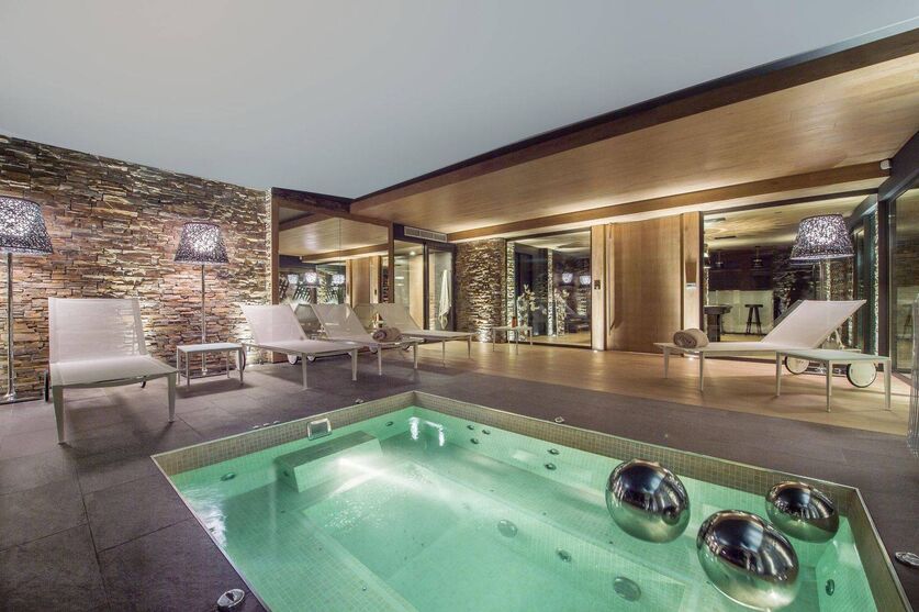 Courchevel, Les 3 Vallées chalet for sale - Courchevel | Exceptional 5-Bedroom Chalet with South-west-facing Balcony - gallery image 3