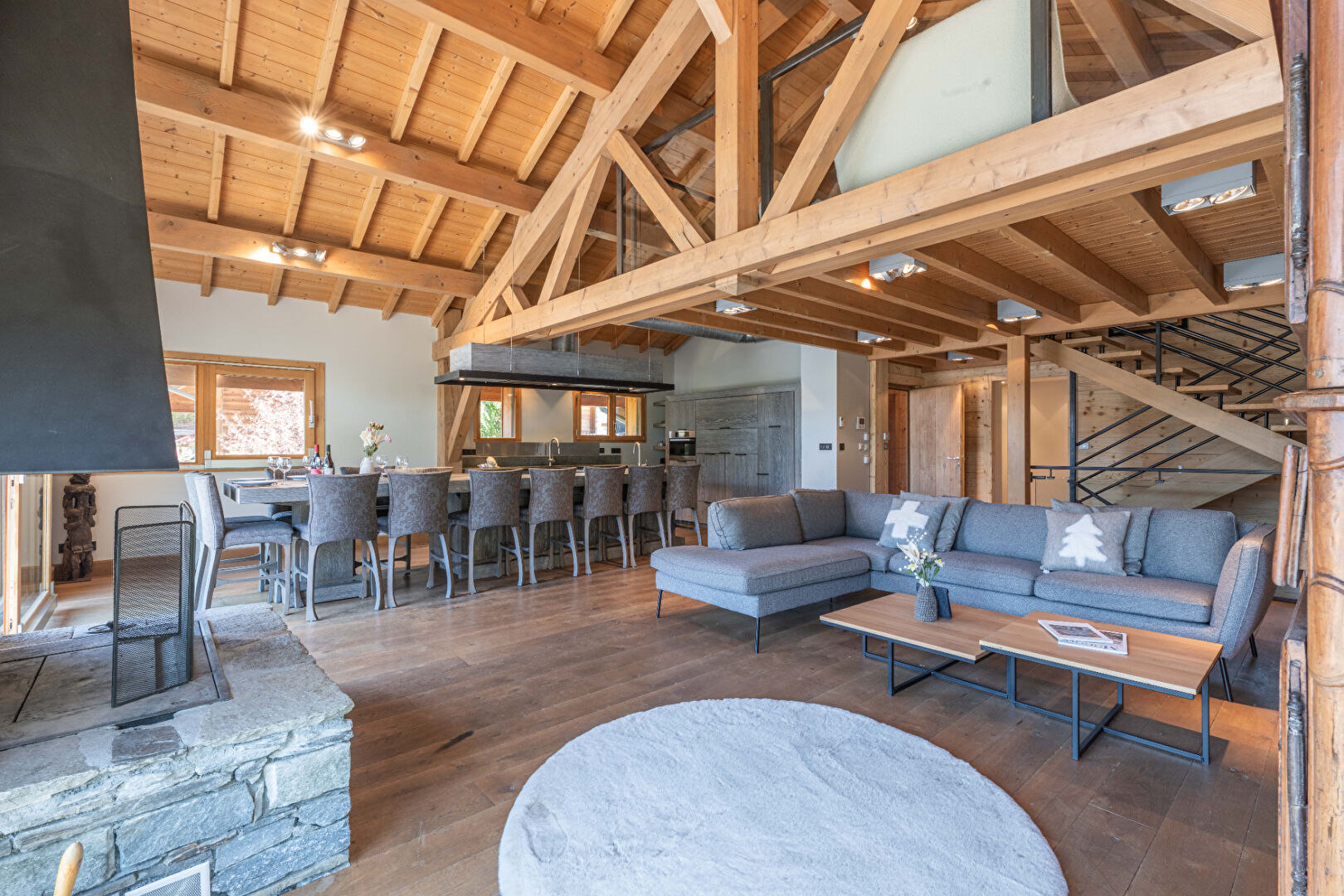 les Deux Alpes, Les 2 Alpes chalet for sale - les Deux Alpes | Rare 5-Bedroom Chalet with Panoramic Mountain Views - gallery image 3