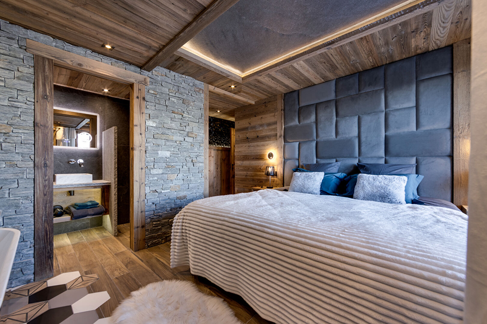 les Arcs, Paradiski chalet for sale - les Arcs | Exceptional 7-Bedroom Ski-In/Ski-Out Chalet - gallery image 3
