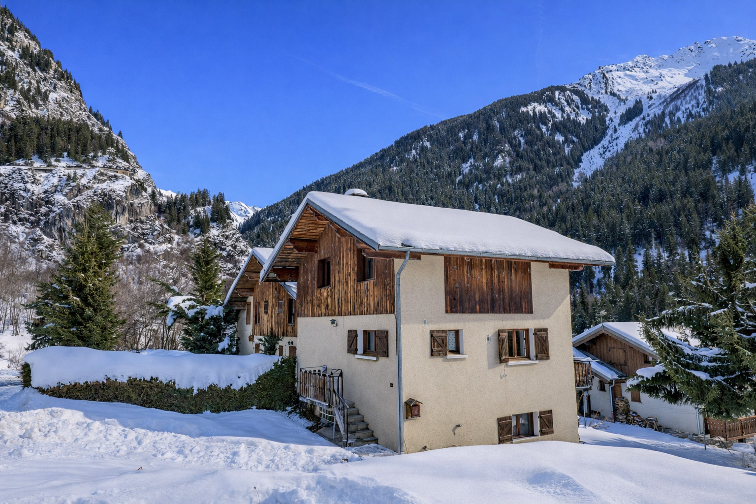 Champagny en Vanoise, Paradiski chalet for sale - Champagny en Vanoise | Exceptional 3-Bedroom Chalet - gallery image 2