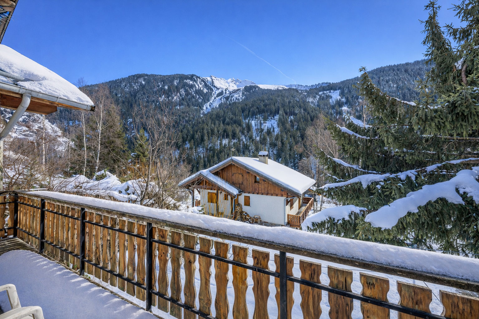 Champagny en Vanoise, Paradiski chalet for sale - Champagny en Vanoise | Exceptional 3-Bedroom Chalet - gallery image 3